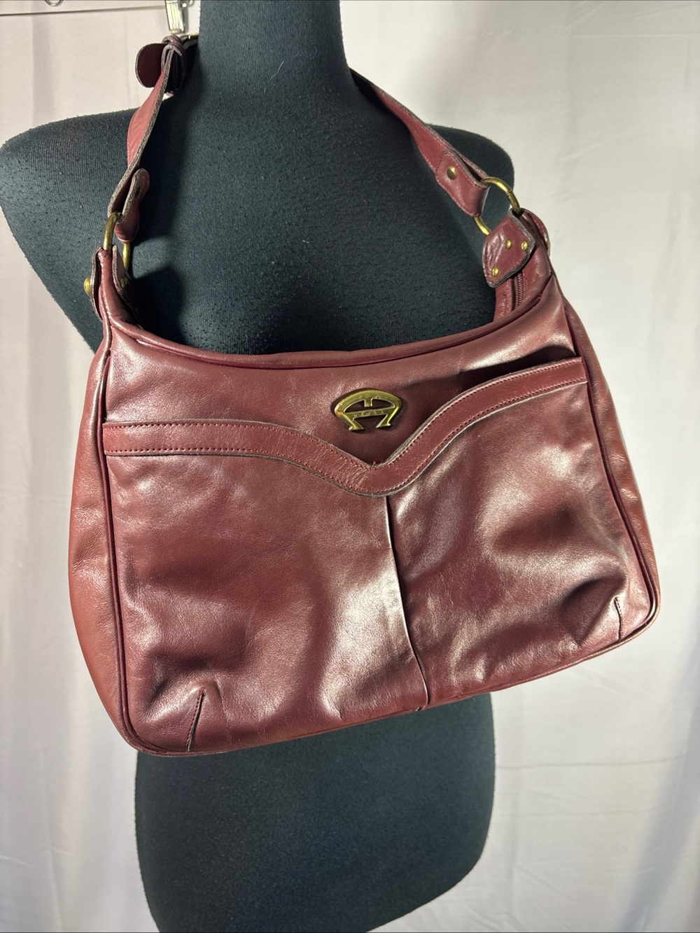 Etienne Aigner Burgundy Shoulder Bag with Gold Hardware - Picture 10 of 10